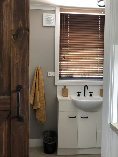 Chanticleer Gardens Barn Cottage With A Pool - Tourism Brisbane 22