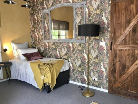 Chanticleer Gardens Barn Cottage With A Pool - Tourism Brisbane 2