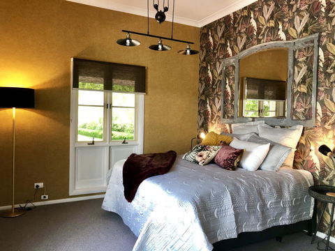 Chanticleer Gardens Barn Cottage With A Pool - Tourism Brisbane 18