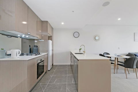 Stylish And Neat Two Bed Apartment In Wentworth Point - Tourism Brisbane 5