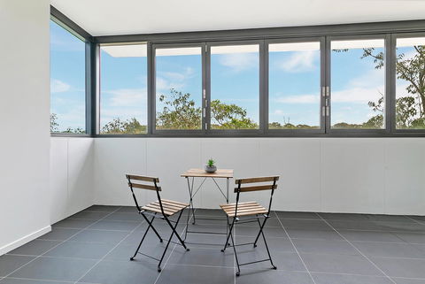Stylish And Neat Two Bed Apartment In Wentworth Point - Tourism Brisbane 8