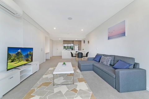Stylish And Neat Two Bed Apartment In Wentworth Point - Tourism Brisbane 1