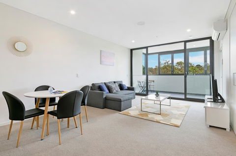 Stylish And Neat Two Bed Apartment In Wentworth Point - Tourism Brisbane 4