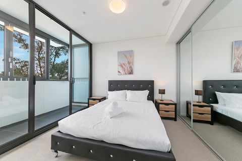 Stylish And Neat Two Bed Apartment In Wentworth Point - Tourism Brisbane 7