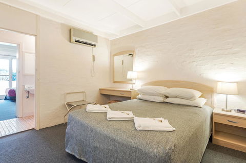 Black Dolphin Resort Motel & Apartments - Tourism Brisbane 18