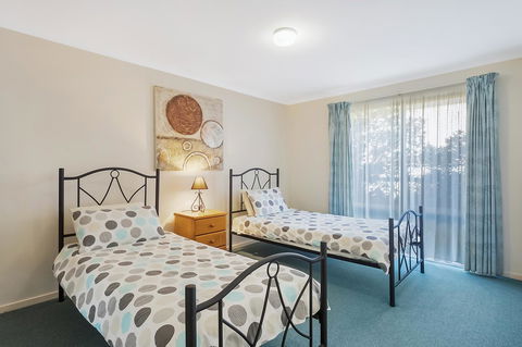Black Dolphin Resort Motel & Apartments - Tourism Brisbane 2