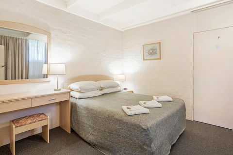 Black Dolphin Resort Motel & Apartments - Tourism Brisbane 38