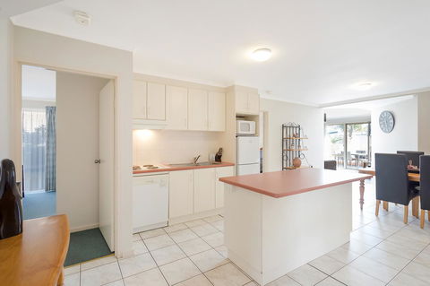 Black Dolphin Resort Motel & Apartments - Tourism Brisbane 5