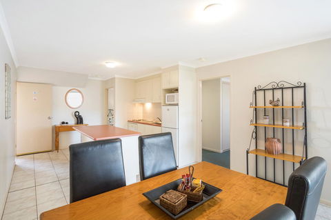 Black Dolphin Resort Motel & Apartments - Tourism Brisbane 4