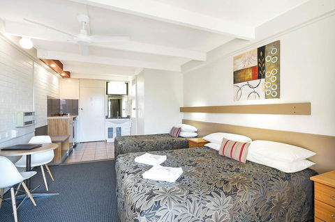 Black Dolphin Resort Motel & Apartments - Tourism Brisbane 21