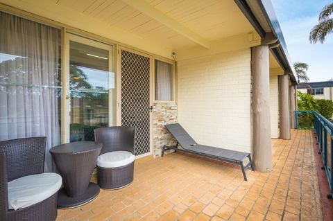 Black Dolphin Resort Motel & Apartments - Tourism Brisbane 9