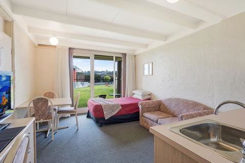 Black Dolphin Resort Motel & Apartments - Tourism Brisbane 16