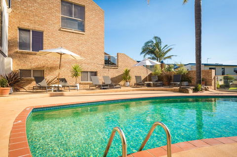 Black Dolphin Resort Motel & Apartments - Tourism Brisbane 20