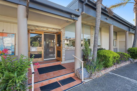 Black Dolphin Resort Motel & Apartments - Tourism Brisbane 42