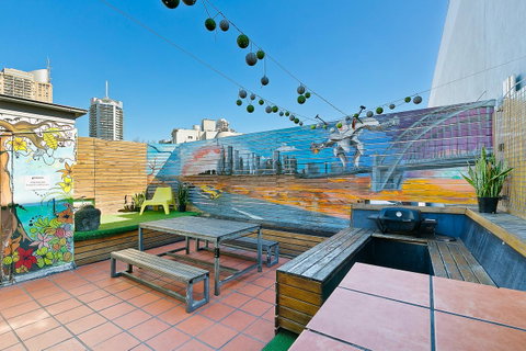 Mad Monkey Downtown - Brisbane Tourism 6