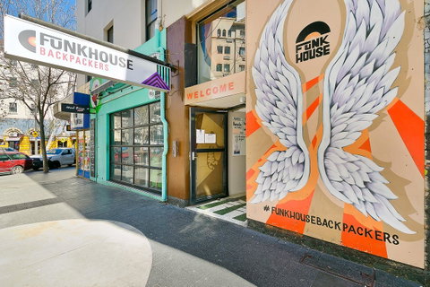 Mad Monkey Downtown - Brisbane Tourism 0