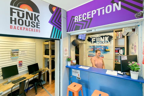 Mad Monkey Downtown - Brisbane Tourism 3