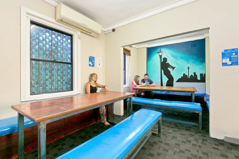 Mad Monkey Downtown - Brisbane Tourism 7