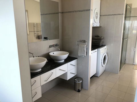 OceanScape Luxury Beachfront Villas - Tourism Brisbane 4