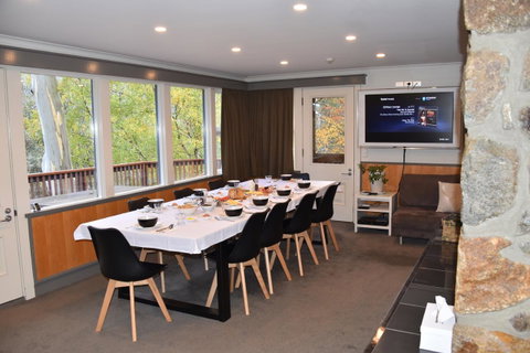 Pure Chalet Thredbo - Brisbane Tourism 3