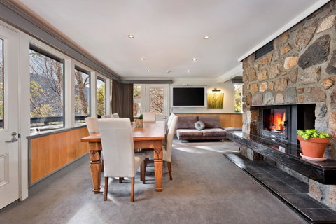 Pure Chalet Thredbo - Brisbane Tourism 14