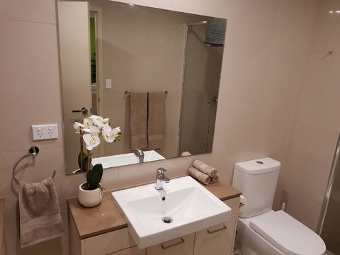 Darwin-Ocean Views, Tropical Getaway, Pool & Aircon - Tourism Brisbane 13