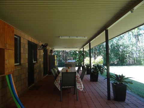 DARWIN'S SHADY ACRES RETREAT - Tourism Brisbane 6