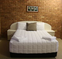 Golden Sands Motor Inn - Brisbane Tourism