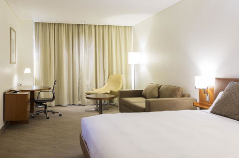Novotel Canberra - Brisbane Tourism 33