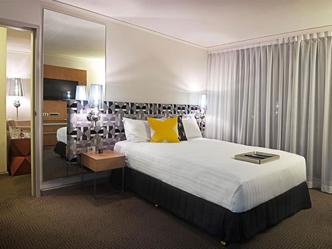 QT Canberra - Brisbane 4u 8
