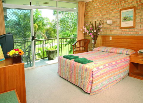 Bombora Resort - Coolangatta - Brisbane Tourism 2