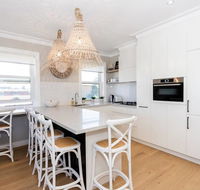 BONDI BREEZE-hosted byL'Abode Accommodation - Tourism Brisbane