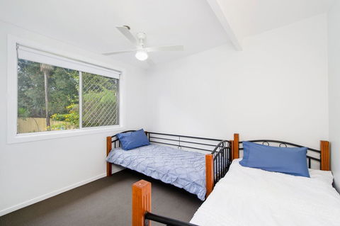 BONNY BEACH HOUSE - Holiday Accomodation With Pool - Tourism Brisbane 3