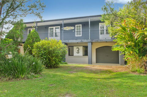 BONNY BEACH HOUSE - Holiday Accomodation With Pool - Tourism Brisbane 0
