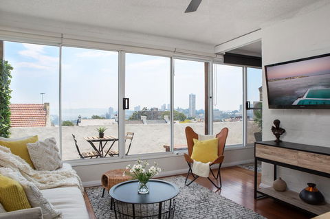 Boutique Apartment With Fantastic Harbour Views - Tourism Brisbane 3