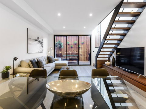 Boutique Stays - County Down, Contemporary Port Melbourne Home - Tourism Brisbane 0