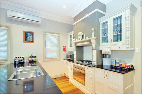 Brantwood Cottage Luxury Accommodation - Tourism Brisbane 1