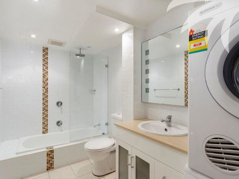 Breezes - Oceanside 17 - Brisbane Tourism 1