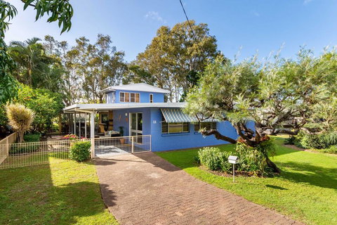Bribie Beach House, Waterfront Directly Across The Road - Solander Esp, Banksia Beach - Brisbane Tourism 0