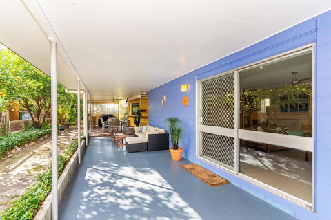 Bribie Beach House, Waterfront Directly Across The Road - Solander Esp, Banksia Beach - Brisbane Tourism 3