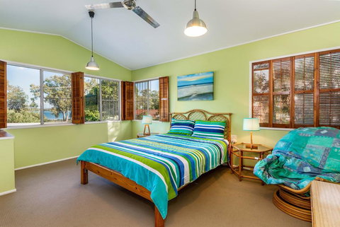 Bribie Beach House, Waterfront Directly Across The Road - Solander Esp, Banksia Beach - Brisbane Tourism 1