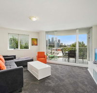 Bridge and Sails - Views of the Bridge and Opera House from this Executive 2BR Apartment in Darlinghurst - Brisbane Tourism