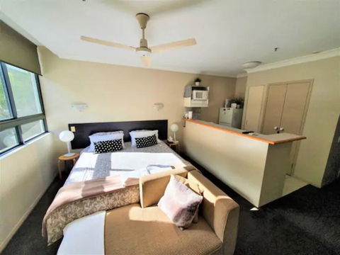 Brisbane City Resort Style Studio Waterfront Apartment - WINTER SPECIAL! - Tourism Brisbane 1