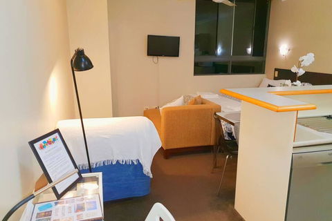 Brisbane City Resort Style Studio Waterfront Apartment - WINTER SPECIAL! - Tourism Brisbane 3