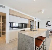Broadbeach New Luxury Vue 17 Beach Views - Brisbane Tourism