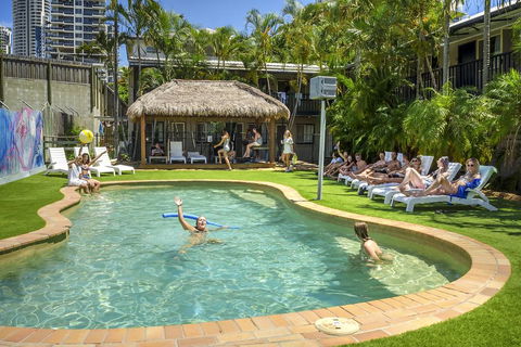 Budds In Surfers Backpackers - Tourism Brisbane 3