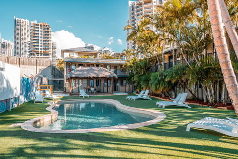 Budds In Surfers Backpackers - Tourism Brisbane 0