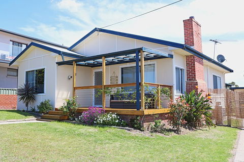 Bungo Beach House - Pet Friendly Home - Tourism Brisbane 0