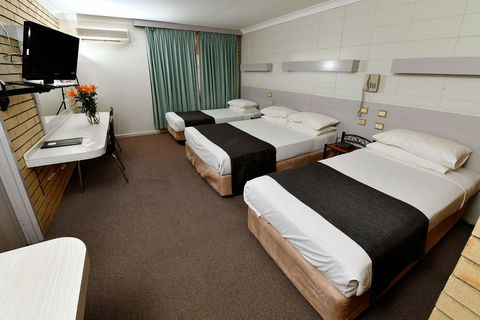 Burke And Wills Motor Inn - Tourism Brisbane 1