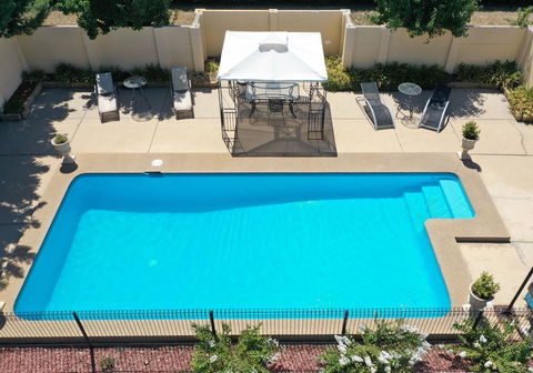 Burringa Garden Motel - Tourism Brisbane 1